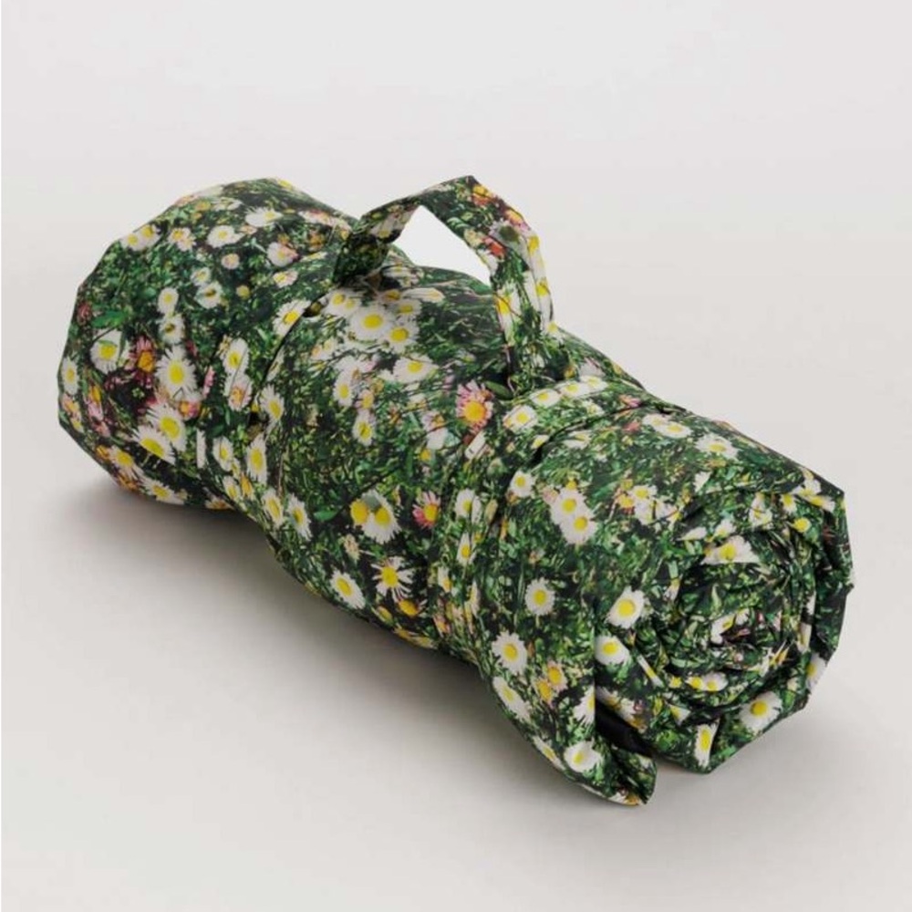 Rare Baggu Daisy Puffy Picnic Blanket